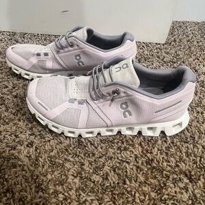 On cloud women’s sneakers size 8.5